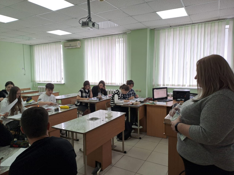 Представители Ставропольского кооперативного техникума провели профориентационные беседы с обучающимся 9-11 классов, пригласили ребят на день открытых дверей 30 марта..